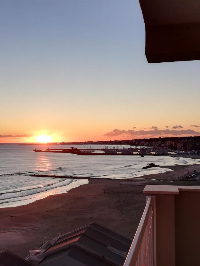 La Terrazza Sul Tirreno Apartment Nettuno Bagian luar foto